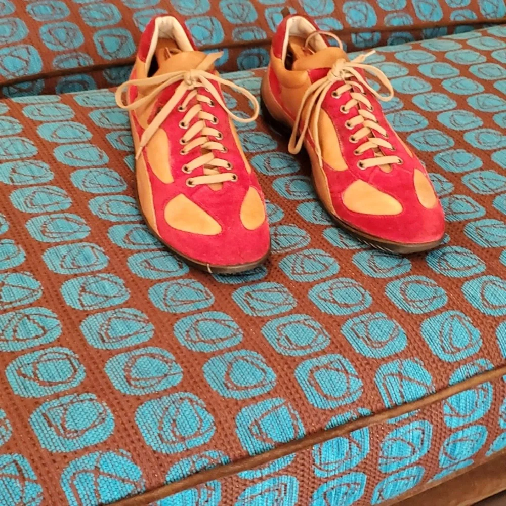 Stylish Red and Tan Men's Sneakers - Picture 15 of 16